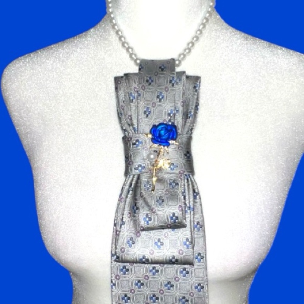 “Dainty Dapper”Elegant Silver and blue design Blue Rose Pendant necktie Necklace